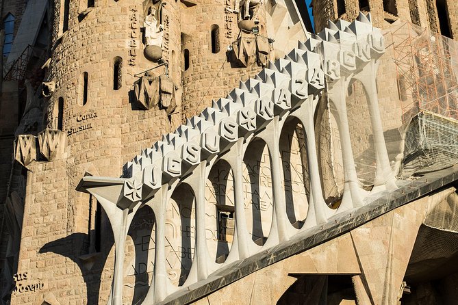 Sagrada Familia Private Guided Tour with Skip the Line Tickets - Dress rules, timing, and practical preparation