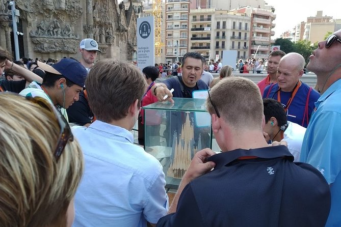 Sagrada Familia Private Tour - Reading Gaudí’s unusual design