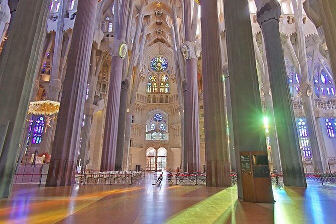 Sagrada Familia Private Tour with Priority Entrance - Two hours inside and around the basilica