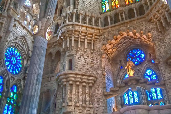 Sagrada Familia Private Tour with Skip-the-Line Ticket - Skip-the-line entry helps, but it does not remove every problem