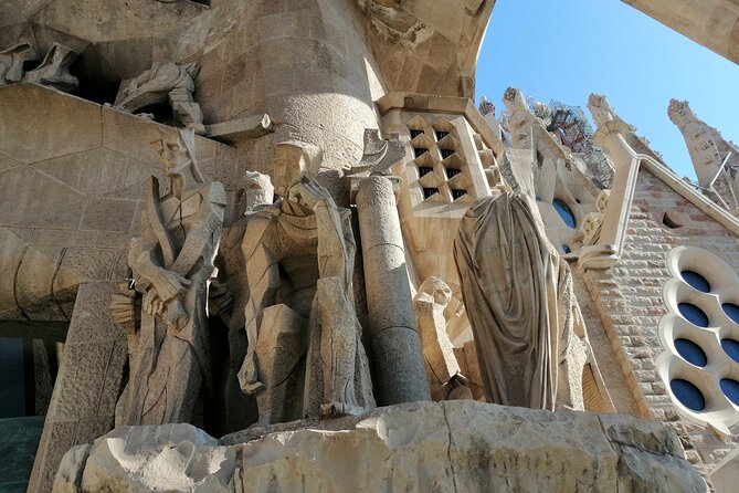Sagrada Familia Skip The Line Guided Group Tour with Options - Why Sagrada Familia needs a guide