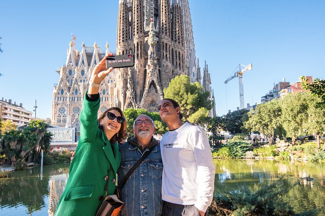 Sagrada Familia Small Group Guided Tour with Skip the Line Ticket - Why the Sagrada Familia needs a guided visit