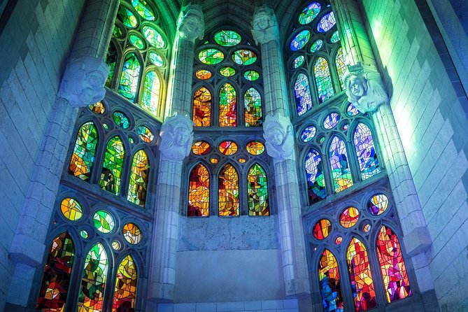 Sagrada Familia Small Group Tour with Skip the Line Ticket - Why the Sagrada Familia deserves a guided visit