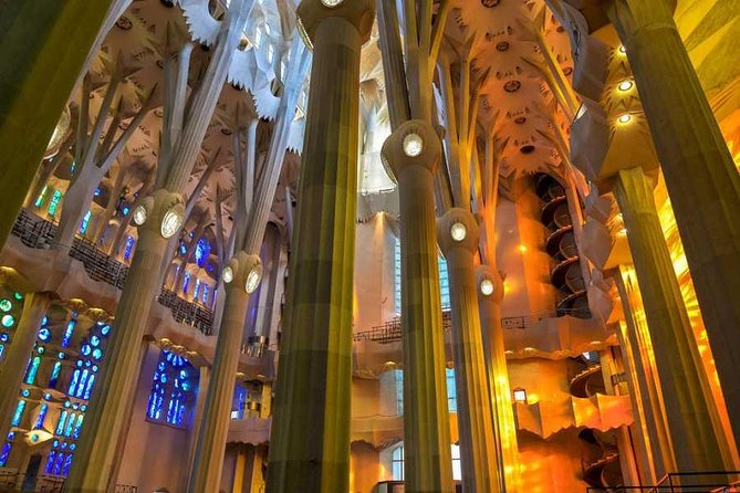 Sagrada Familia Small Group Tour with Skip the Line Ticket - Gaudí, Catalan modernism, and an unfinished church