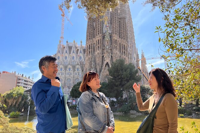 Sagrada Familia Tour with Express Entry and Local Guide - Why Sagrada Familia is better with an explanation