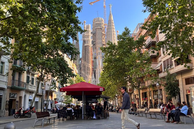 Sagrada Familia Tour with Express Entry and Local Guide - Is $106.92 a fair price?