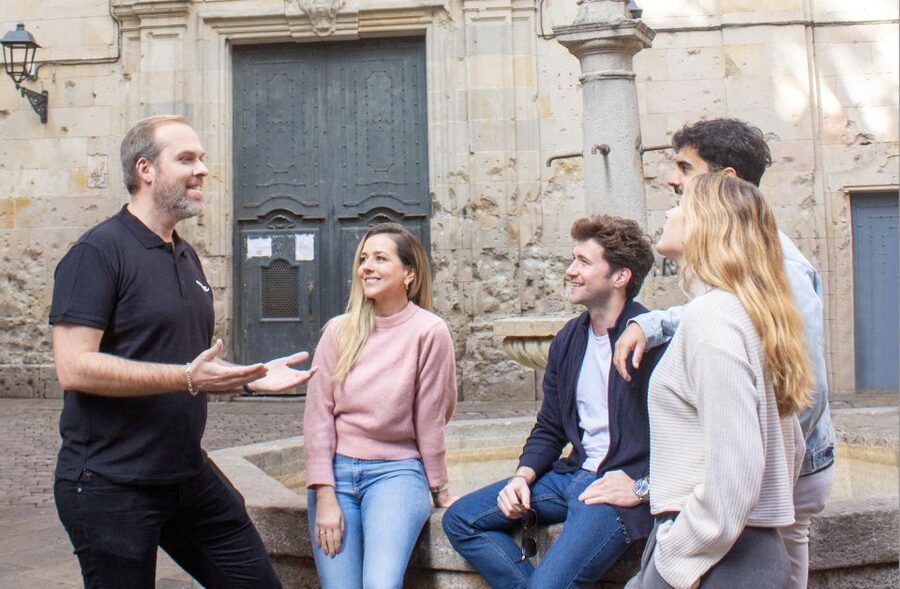 Sagrada Familia with Official Guide & Fast-Track Entry - Who should book this tour?