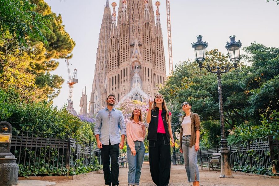 Sagrada Familia with Official Guide & Fast-Track Entry - Why a guide helps at Sagrada Familia