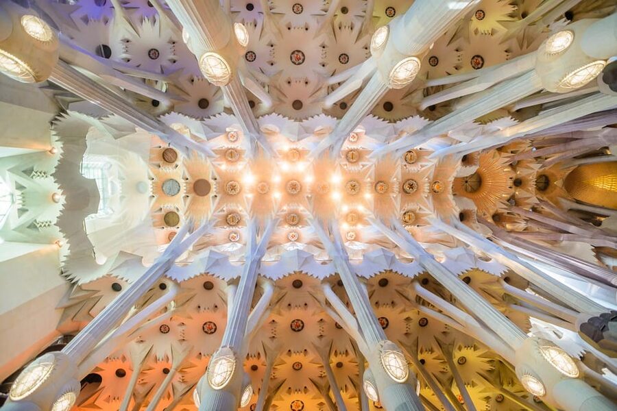 Sagrada Familia with Official Guide & Fast-Track Entry - English language and group size