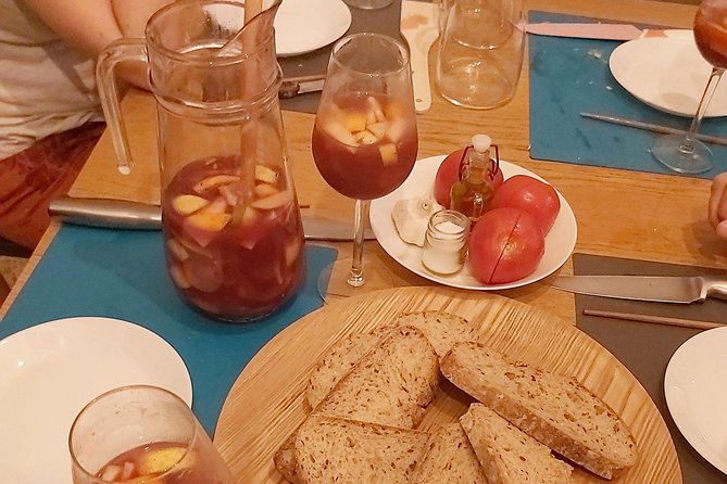 Sangria Cultural Workshop with Tapas - Why the Small Group Matters