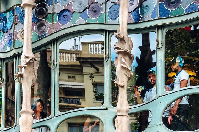 Self-Guided Audio Tour-The Surrealist Barcelona of Dalí and Gaudí - Language, pace, and group size