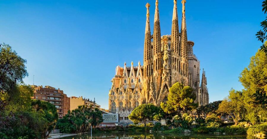 Semi-Private Barcelona Gothic, Parc Guell & Sagrada Familia - Columbus Monument and the ride toward Montjuïc