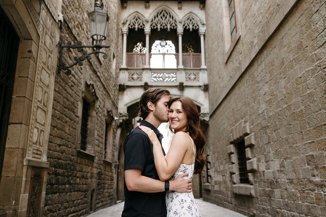 Shine in the Streets of Barcelona: cinematic & candid photos - Gothic Quarter streets: the candid part of the session