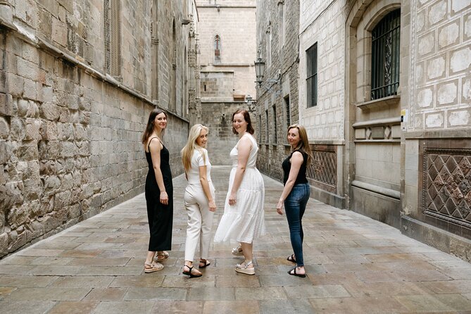 Shine in the Streets of Barcelona: cinematic & candid photos - Plaça del Rei: stairs and a final change of setting