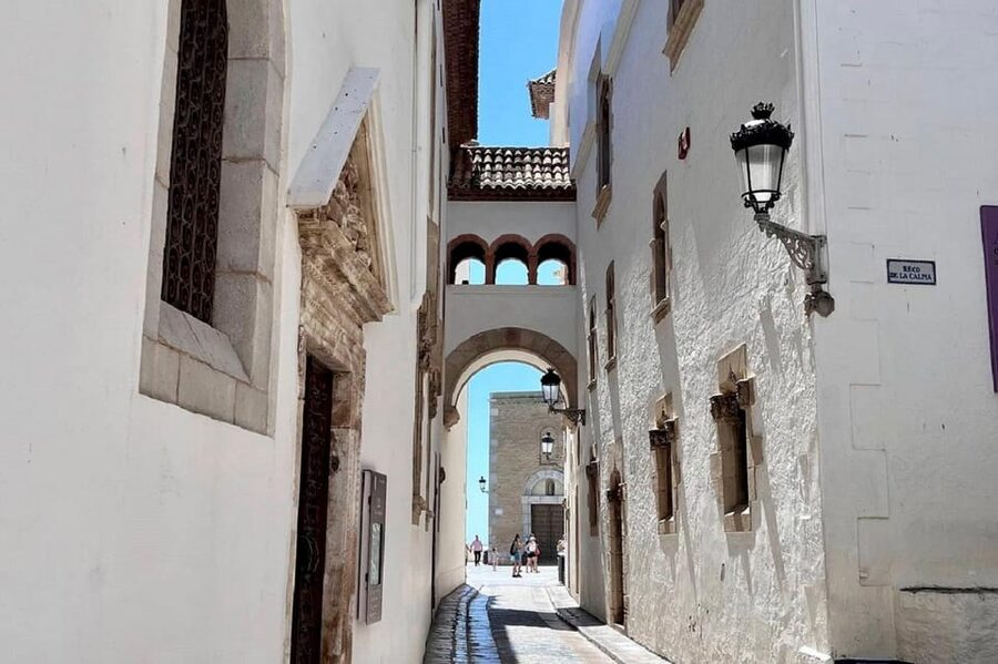 Sitges: Sailboat trip + walking tour and wine cellar tour - FAQ