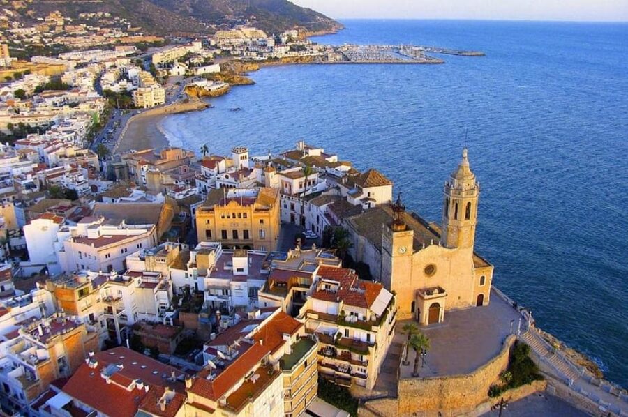 Sitges: Sailboat trip + walking tour and wine cellar tour - Palau de Maricel and the church: short stops with real context