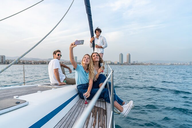Sitges sailing, walking and winery tour - Meeting the boat at Passeig de les Drassanes
