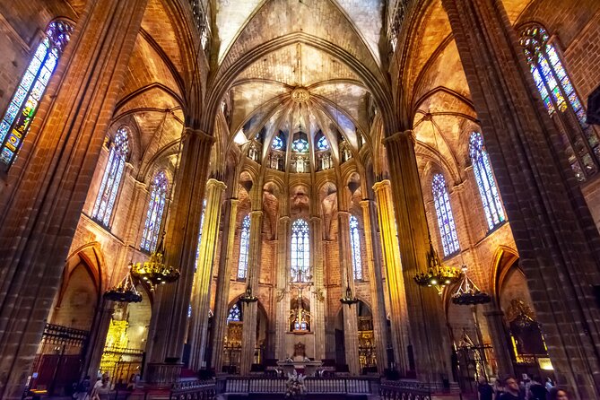 Skip-the-line Barcelona Cathedral with Private Guide - Santa Maria del Mar: a different side of Gothic Barcelona
