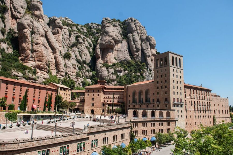 Skip-the-Line Barcelona & Montserrat Tour with Pick-up - Park Güell and the question of optional tickets