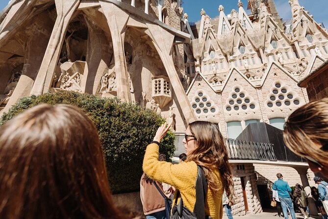 Skip the Line Sagrada Familia Guided Tour & Optional Cava Upgrade - Dress rules and family planning