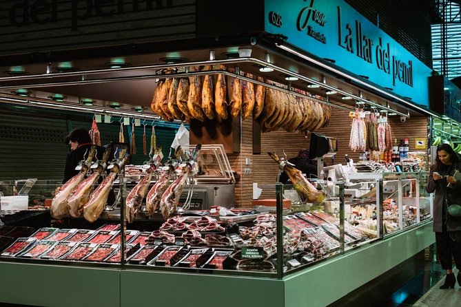 Spanish Oysters, Cava and Ibérico Ham at Barcelona’s La Boqueria Market - Lucy’s role in making the morning work