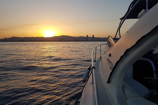 Sunset yacht ride in Barcelona + snacks and drinks - Leaving from Port Olímpic at 7:00 pm
