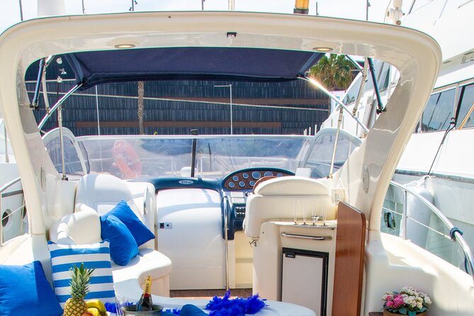 Sunset yacht ride in Barcelona + snacks and drinks - A small yacht instead of a packed harbor cruise