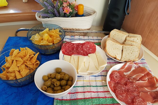 Sunset yacht ride in Barcelona + snacks and drinks - Snacks and drinks during the ride