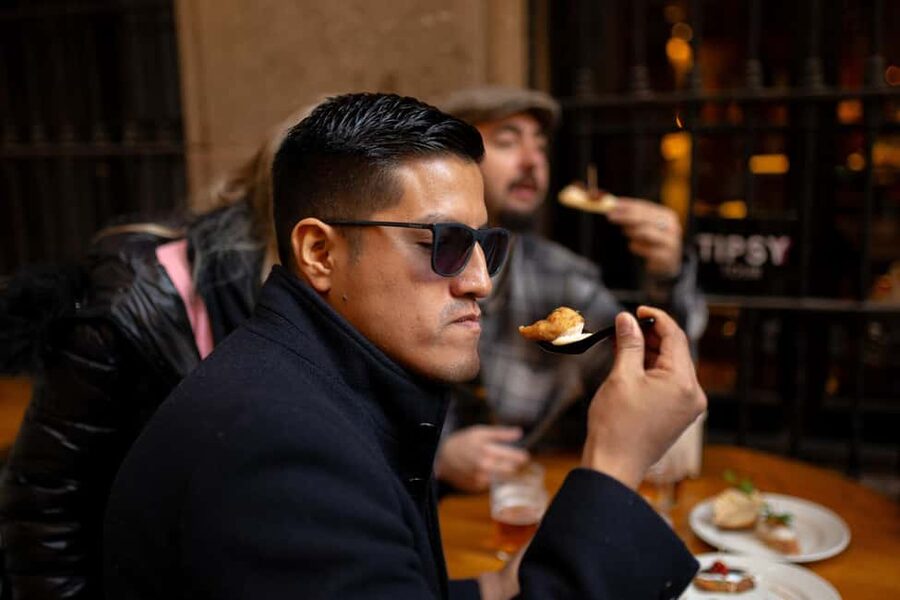 Tapas Food Tour with Dinner in Barcelona - An hour of Barcelona history before the meal unfolds