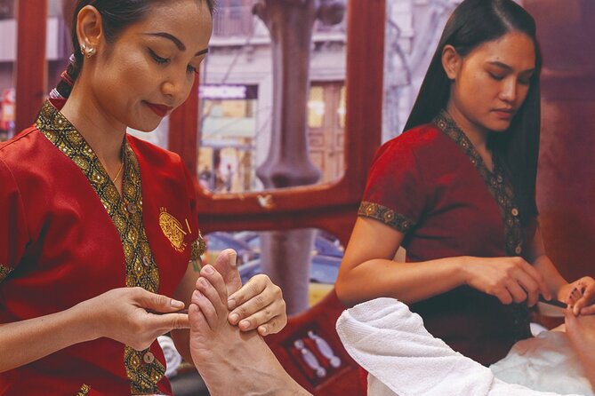 Thai Foot and Legs Massage of 30 min at THAI MASSAGE ALURA - Arriving at Alura Wellness & Beauty in Les Corts