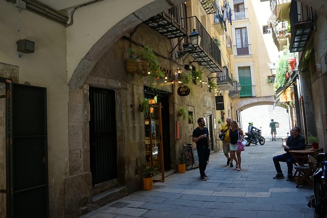 "The Shadow of the Wind" Novel Walking Tour - Els 4 Gats and Barcelona’s artists