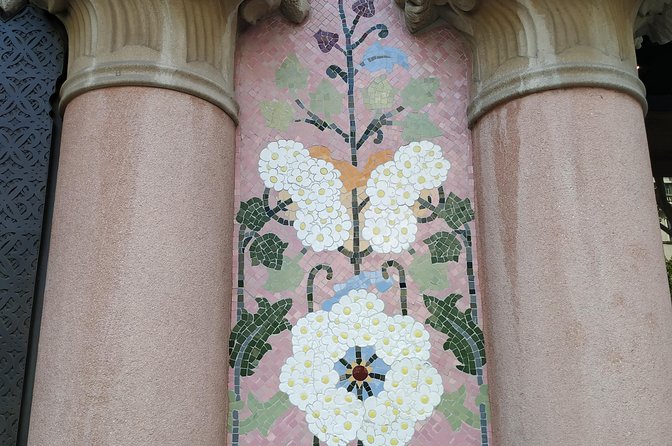 The Story of Gaudi and Modernism Private Walking Tour - Practical details that affect your day