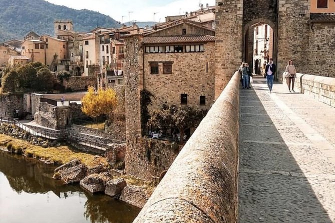 Three Medieval Gems & Local Lunch Private Tour from Barcelona - Key points at a glance