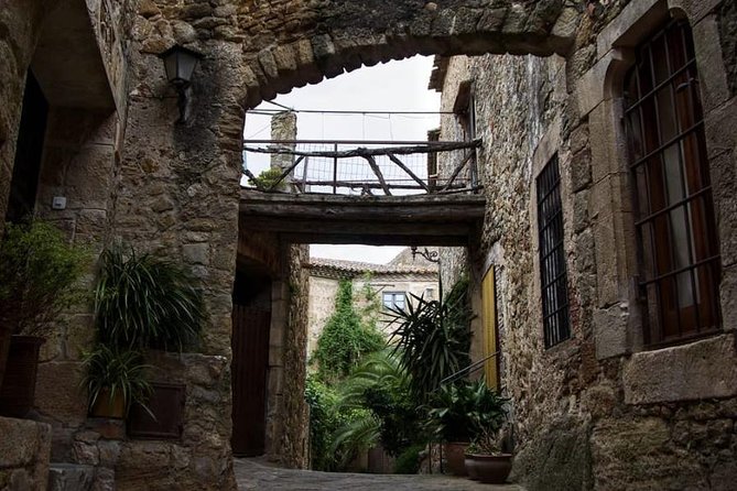 Three Medieval Gems & Local Lunch Private Tour from Barcelona - Pals saves its best views for the final stop