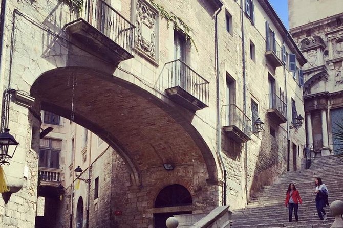 Three Medieval Gems & Local Lunch Private Tour from Barcelona - What the private format changes