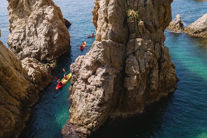 Tossa de Mar: Kayak & Snorkel Tour with Paella from Barcelona - Villa Vella, the lighthouse, and Tossa’s white streets