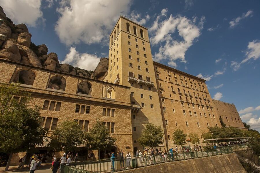 Tot Montserrat: Transport, Museum Tickets, and Lunch - The train from Barcelona to Monistrol