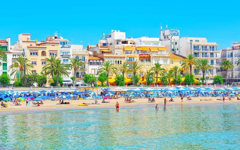 Tour in Sitges ( Bcn): Cultural diversity, tapas and beach - Walking through Sitges with Jaki