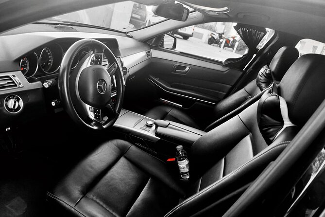 Transfer Barcelona Airport - A private ride from Barcelona airport to your door