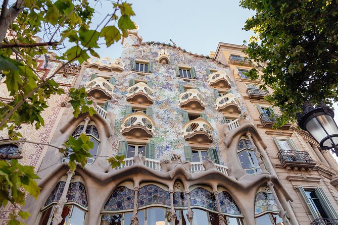 Treasures of Barcelona: Private Gaudi Walking Tour - Casa Batlló and the dragon roof