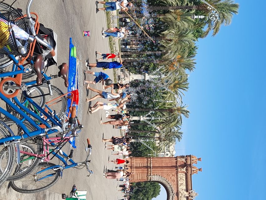 Unusual Barcelona Bike Tour in French - A different way to read Barcelona