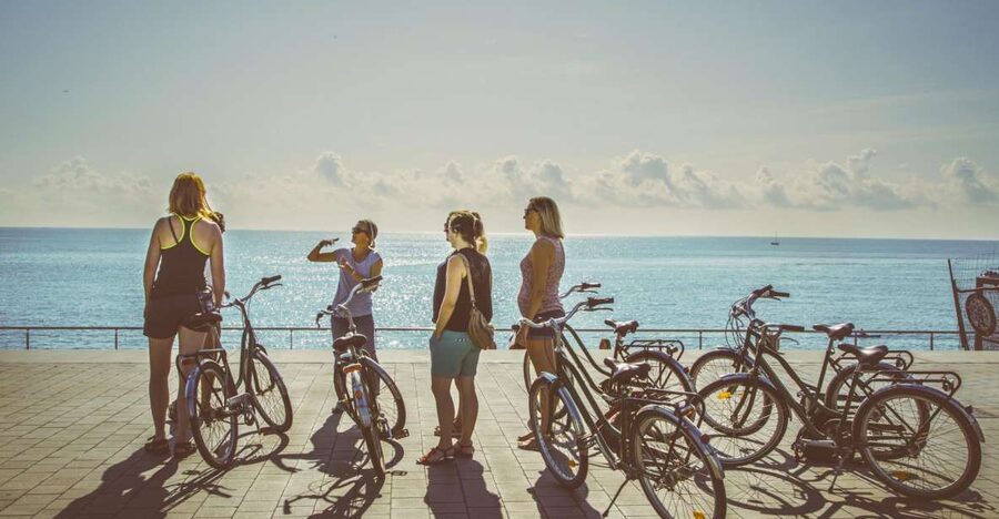 Unusual Barcelona Bike Tour in French - How the flexible three-hour route works