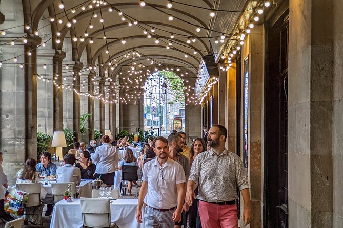 Vidavivida Wine Journey Food and Culture Tour in Barcelona - Two hours through the Gothic Quarter