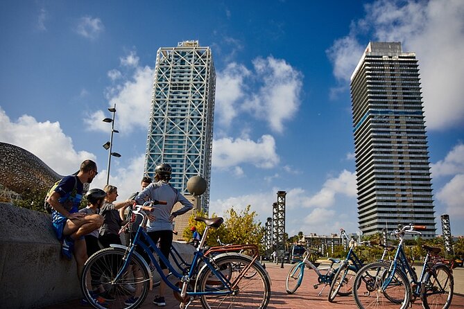 Visite insolite de Barcelone à vélo (en français) - Why Barcelona Works So Well by Bicycle
