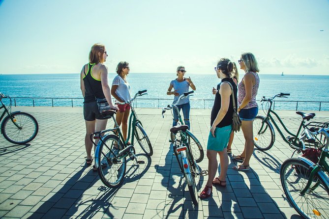 Visite insolite de Barcelone à vélo (en français) - Starting at Carrer de Guatemala at 10:00