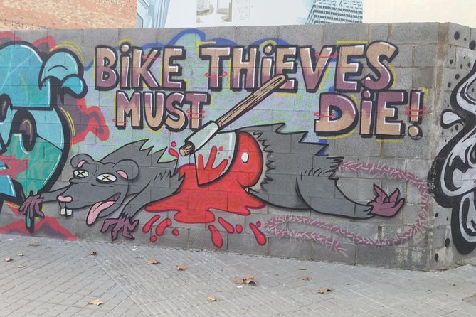 Visite insolite de Barcelone à vélo (en français) - El Born Centre and the Siege of 1714
