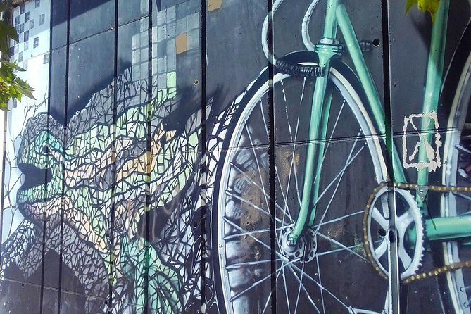Visite insolite de Barcelone à vélo (en français) - Ciutadella Park and the Legacy of the Bourbons