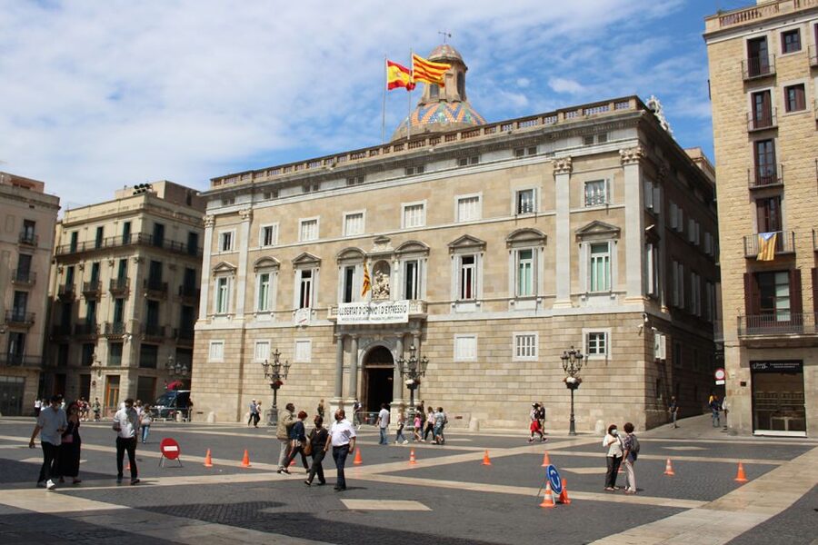 Walking Tour Gothic Quarter and Ramblas+Boat Trip - Key points at a glance