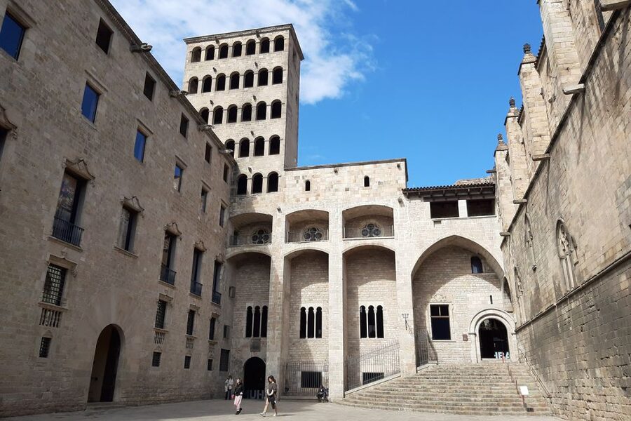 Walking Tour Gothic Quarter and Ramblas+Boat Trip - Barcelona Cathedral and the Gothic Quarter