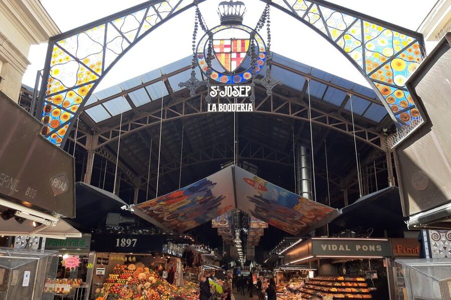 Walking Tour Gothic Quarter and Ramblas+Boat Trip - Plaça Sant Jaume and Calle del Bisbe